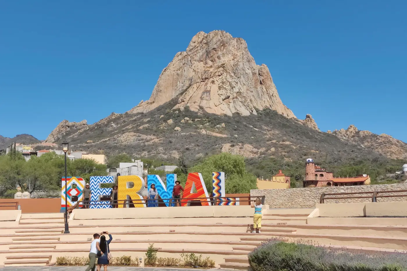 Letras de Bernal y la Peña