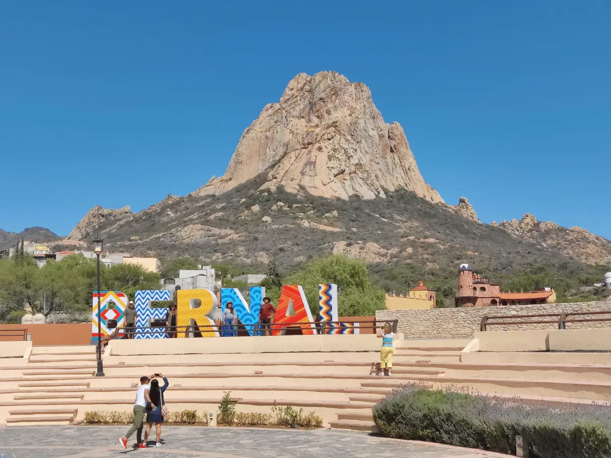 Letras de Bernal y la Peña
