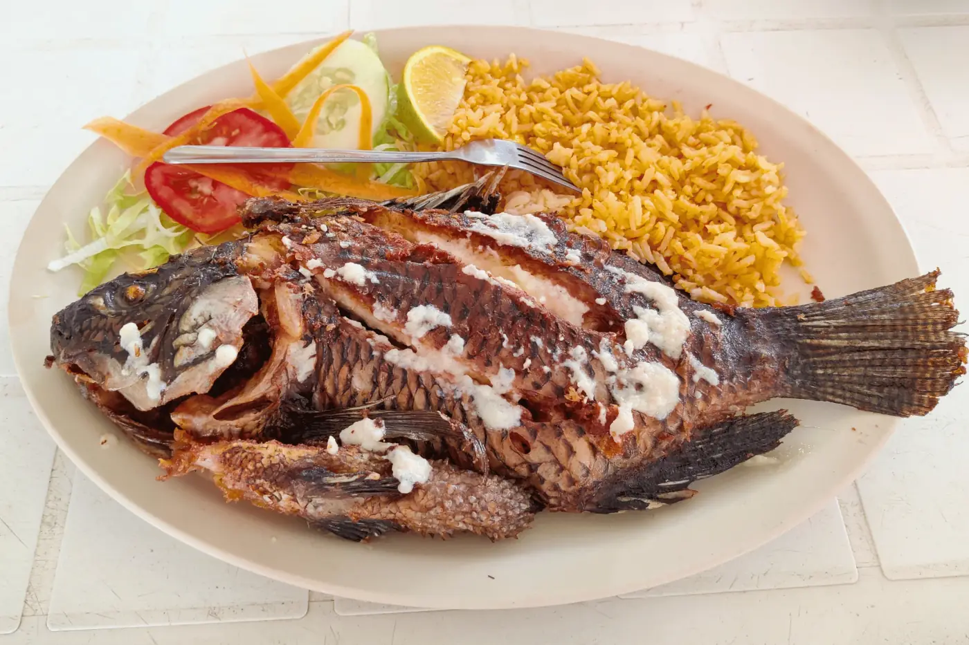 Pescado al mojo de ajo