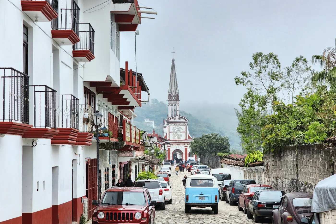 Vista a la iglesia