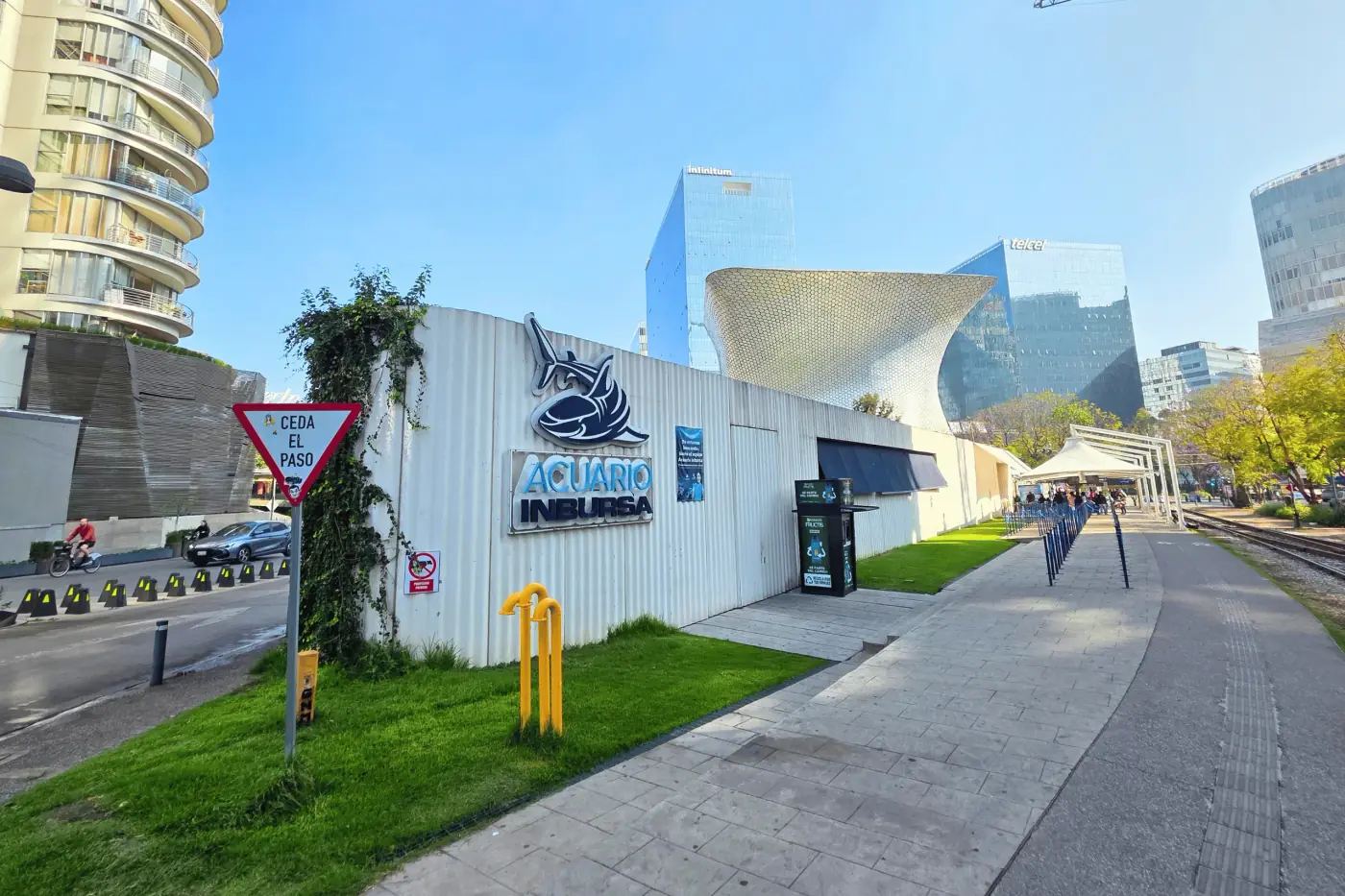 Vista del Acuario Inbursa y Museo Soumaya