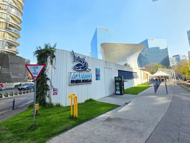 Vista del Acuario Inbursa y Museo Soumaya