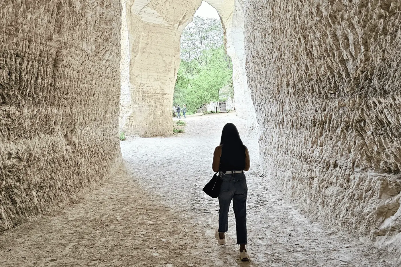 Caminando por los túneles