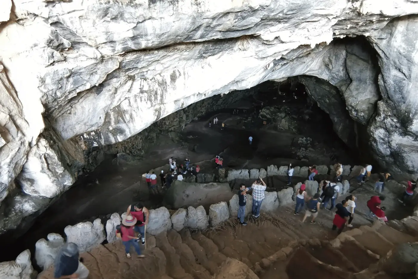 Entrada a las Grutas