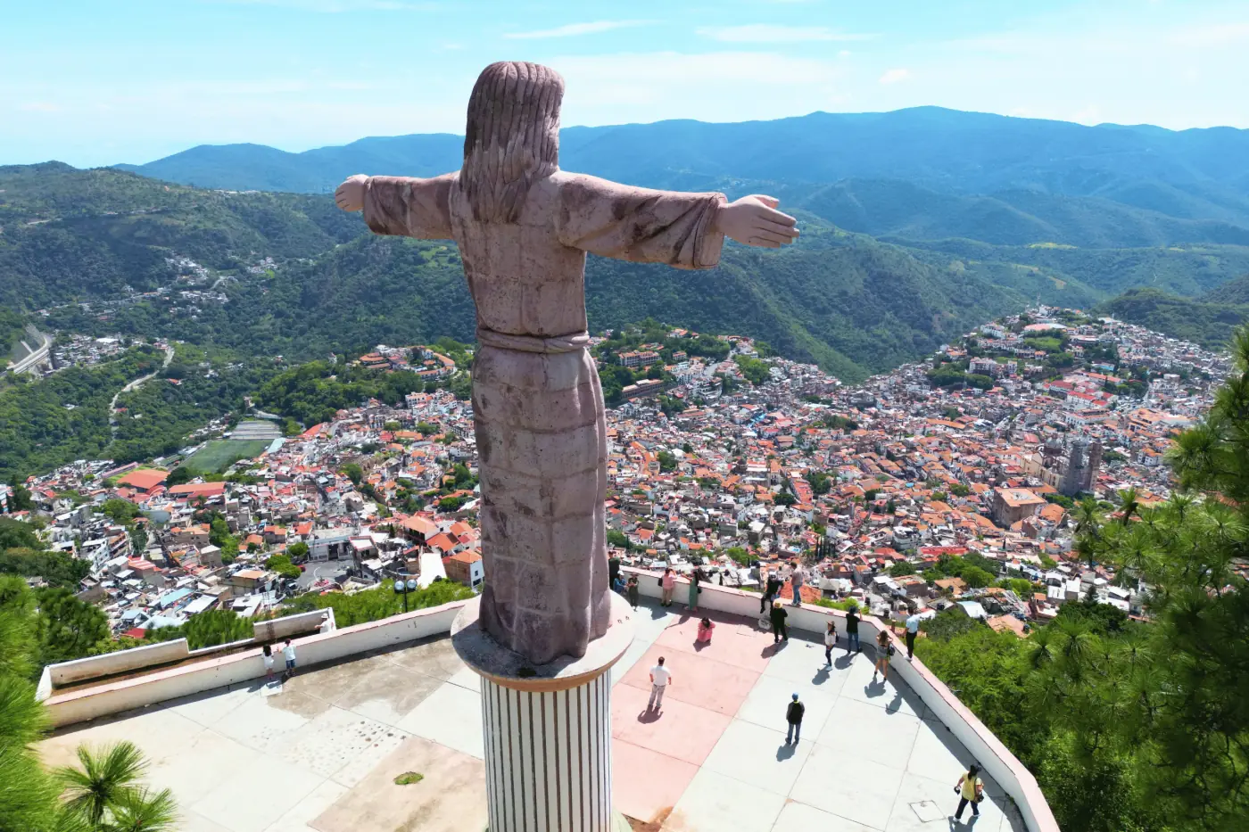 Cristo Monumental del cerro de Atachi